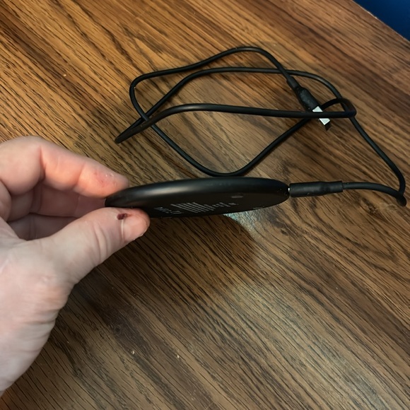 NWOT ONN Wireless Phone Charger 2 pc Circle & Cord Model No. ONB18WI701 DC 5V/2A - Picture 8 of 16